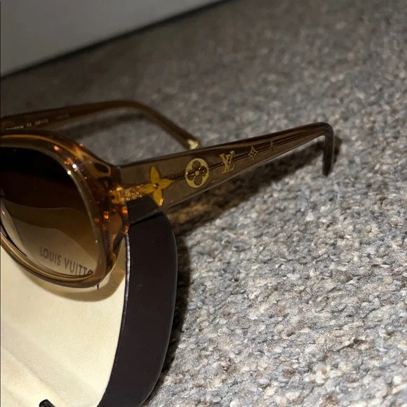 Authentic Louis Vuitton sunglasses - Picture 4 of 13